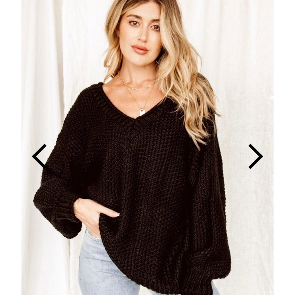 12th Tribe On your mind black v neck sweater